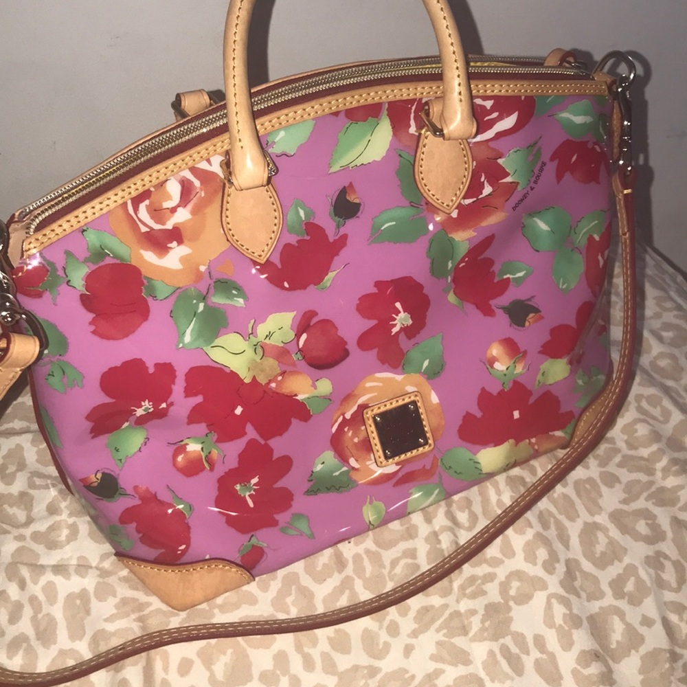 Satchel practically brand new no wear and tear